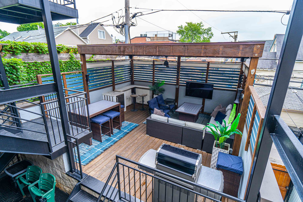 An Outdoor Entertainers Paradise: Roscoe Village Deck Project