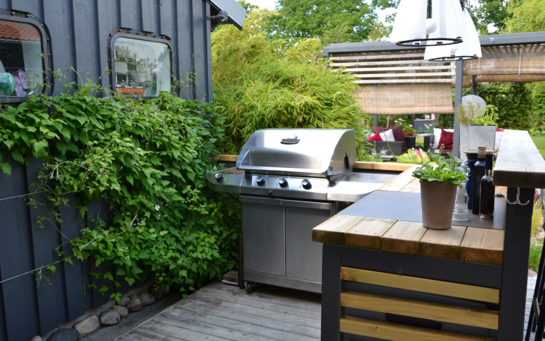 Grill, Chill, and Entertain: Designing the Ultimate Outdoor Kitchen 